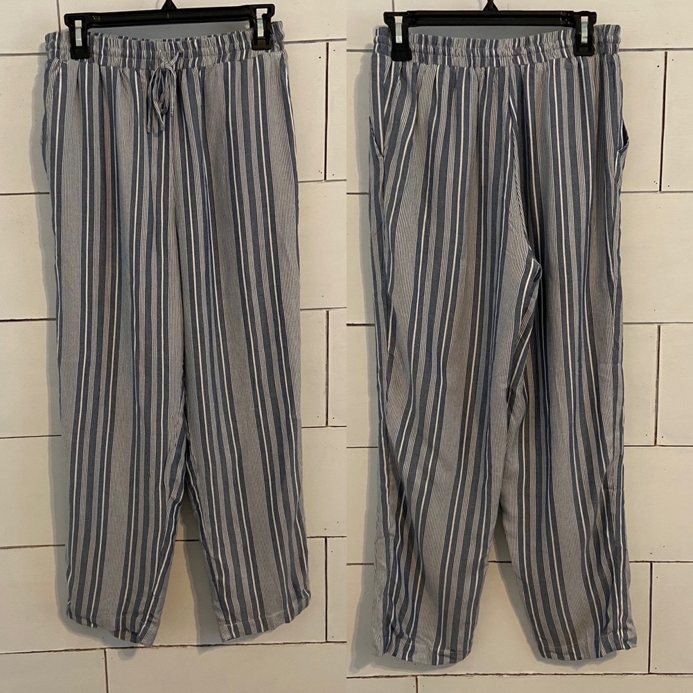 American Eagle Stripe Lounge/Beach Pants. Size Medium. EUC